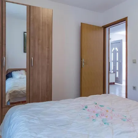Amazing In Visnjan With Wifi Apartment Tinjan