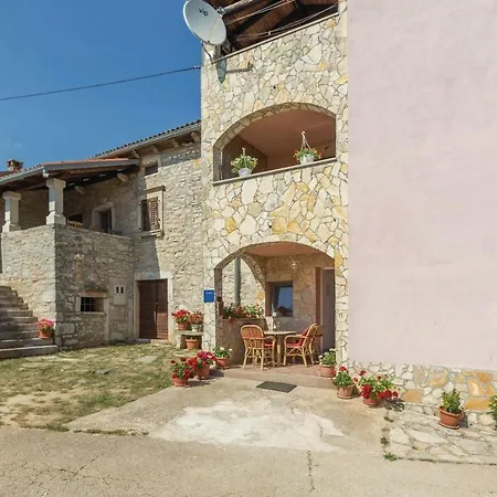 Amazing In Visnjan With Wifi Apartment *