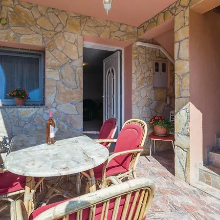 Amazing In Visnjan With Wifi Apartment *
