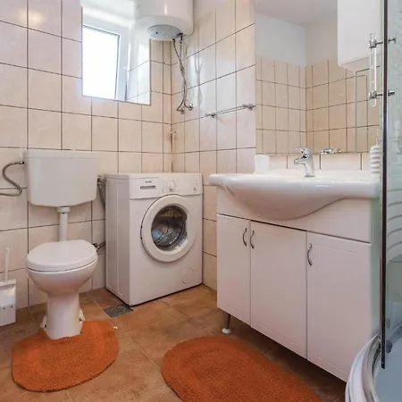 Apartman Amazing In Visnjan With Wifi Tinjan
