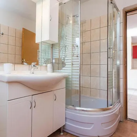Apartman Amazing In Visnjan With Wifi